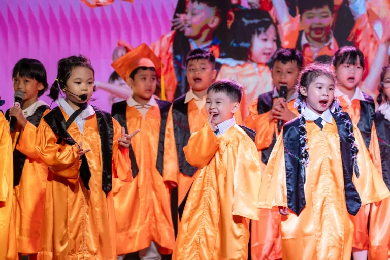 le-tot-nghiep-le-tong-ket-2025-08052