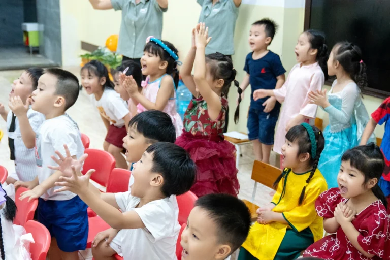 ngay-nha-giao-viet-nam-2025-02487