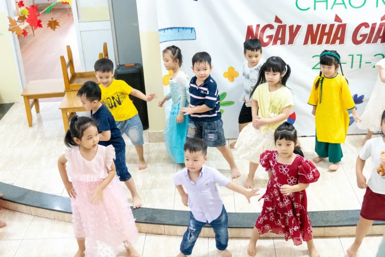 ngay-nha-giao-viet-nam-2025-02522
