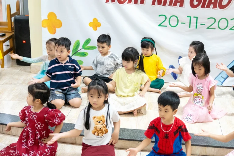 ngay-nha-giao-viet-nam-2025-02538