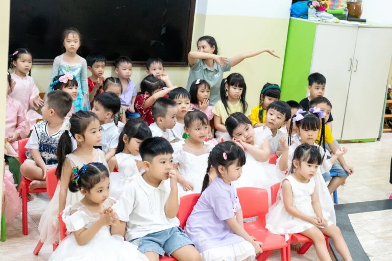 ngay-nha-giao-viet-nam-2025-02548