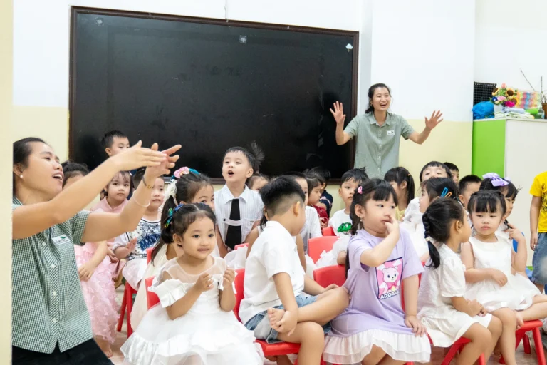 ngay-nha-giao-viet-nam-2025-02568