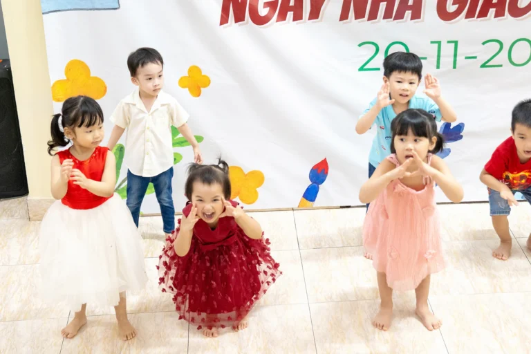 ngay-nha-giao-viet-nam-2025-02581