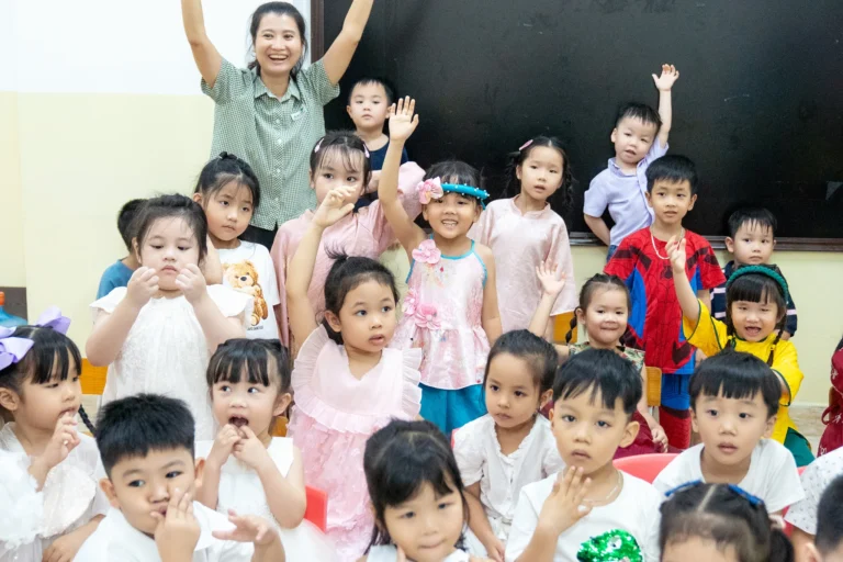 ngay-nha-giao-viet-nam-2025-02695