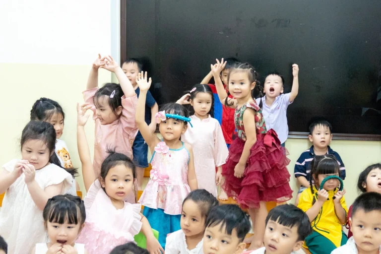 ngay-nha-giao-viet-nam-2025-02700