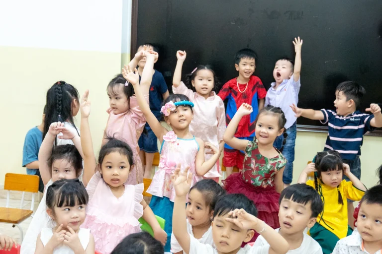ngay-nha-giao-viet-nam-2025-02703