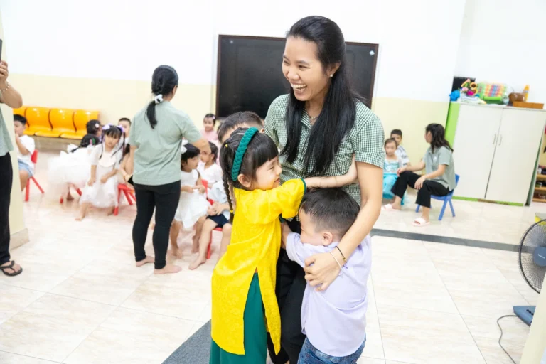 ngay-nha-giao-viet-nam-2025-02825