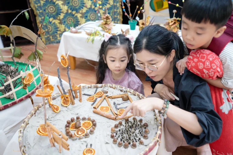 trien-lam-sac-thu-2025-09742