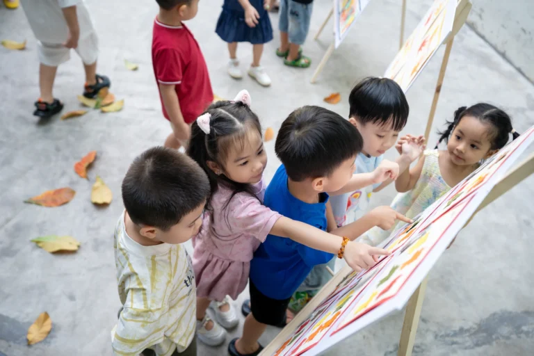 trien-lam-sac-thu-2025-09819