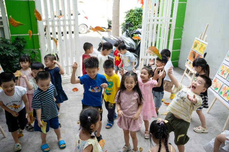 trien-lam-sac-thu-2025-09825