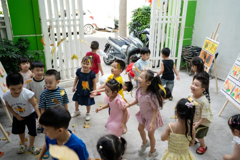 trien-lam-sac-thu-2025-09826